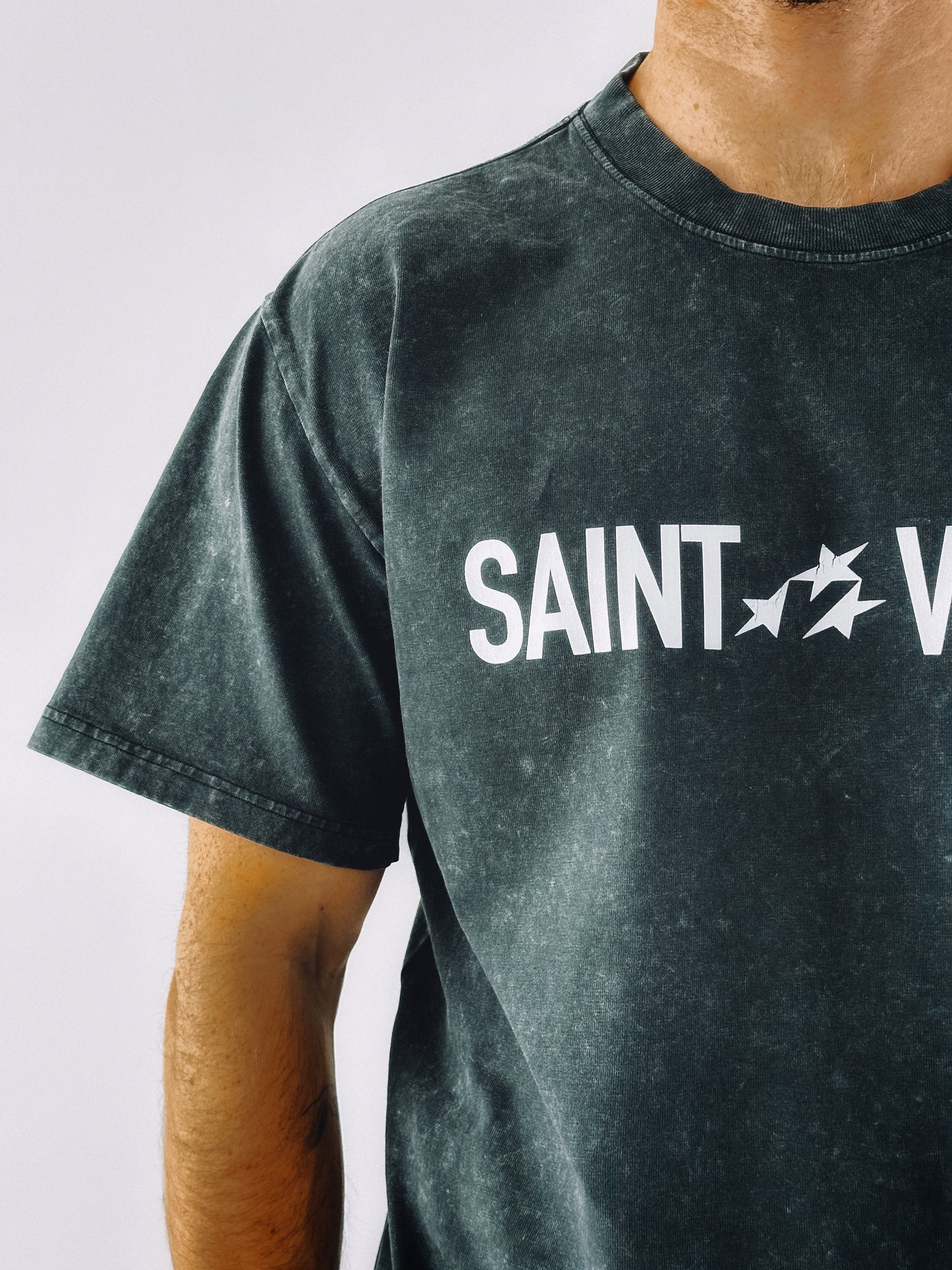 Saint Virgo Runner T-shirt, designed for performance and style, combining athletic essentialism with luxury sportswear. A perfect fit for those who are redefining sportswear in their active, runner’s lifestyle.