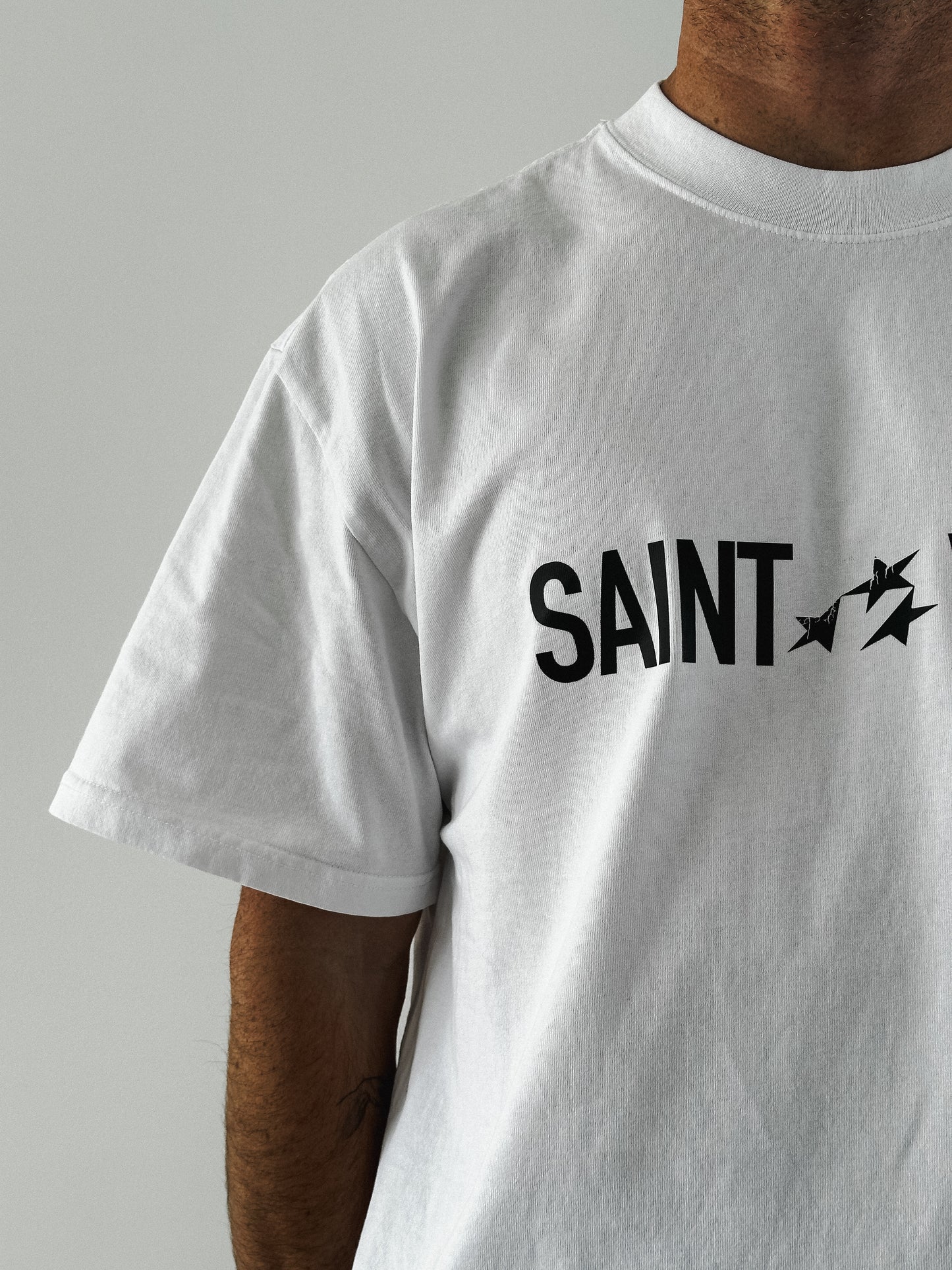 Saint Virgo Runner T-shirt, designed for performance and style, combining athletic essentialism with luxury sportswear. A perfect fit for those who are redefining sportswear in their active, runner’s lifestyle.
