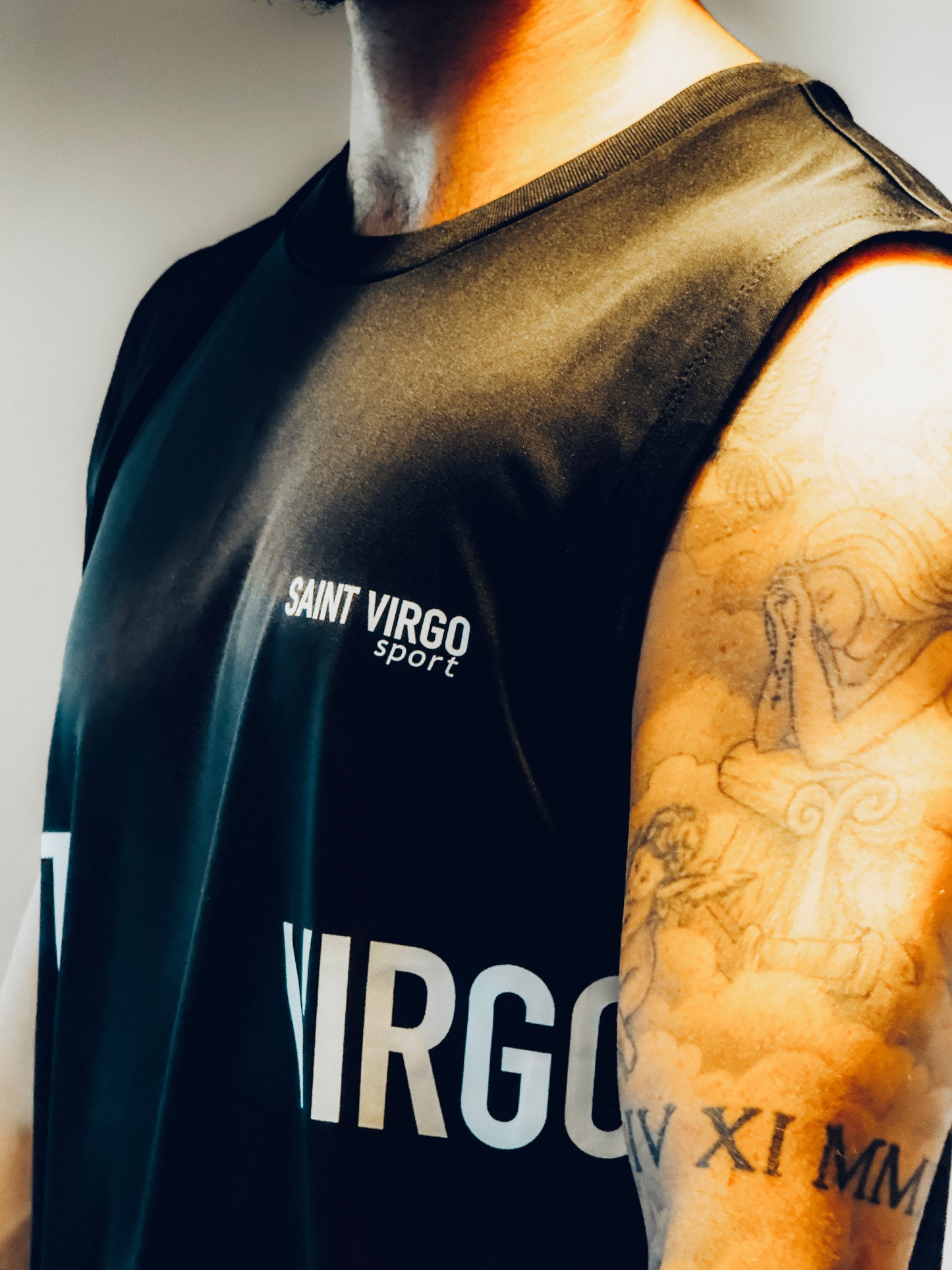 RUN SPLIT LOGO | Black Sport Tank