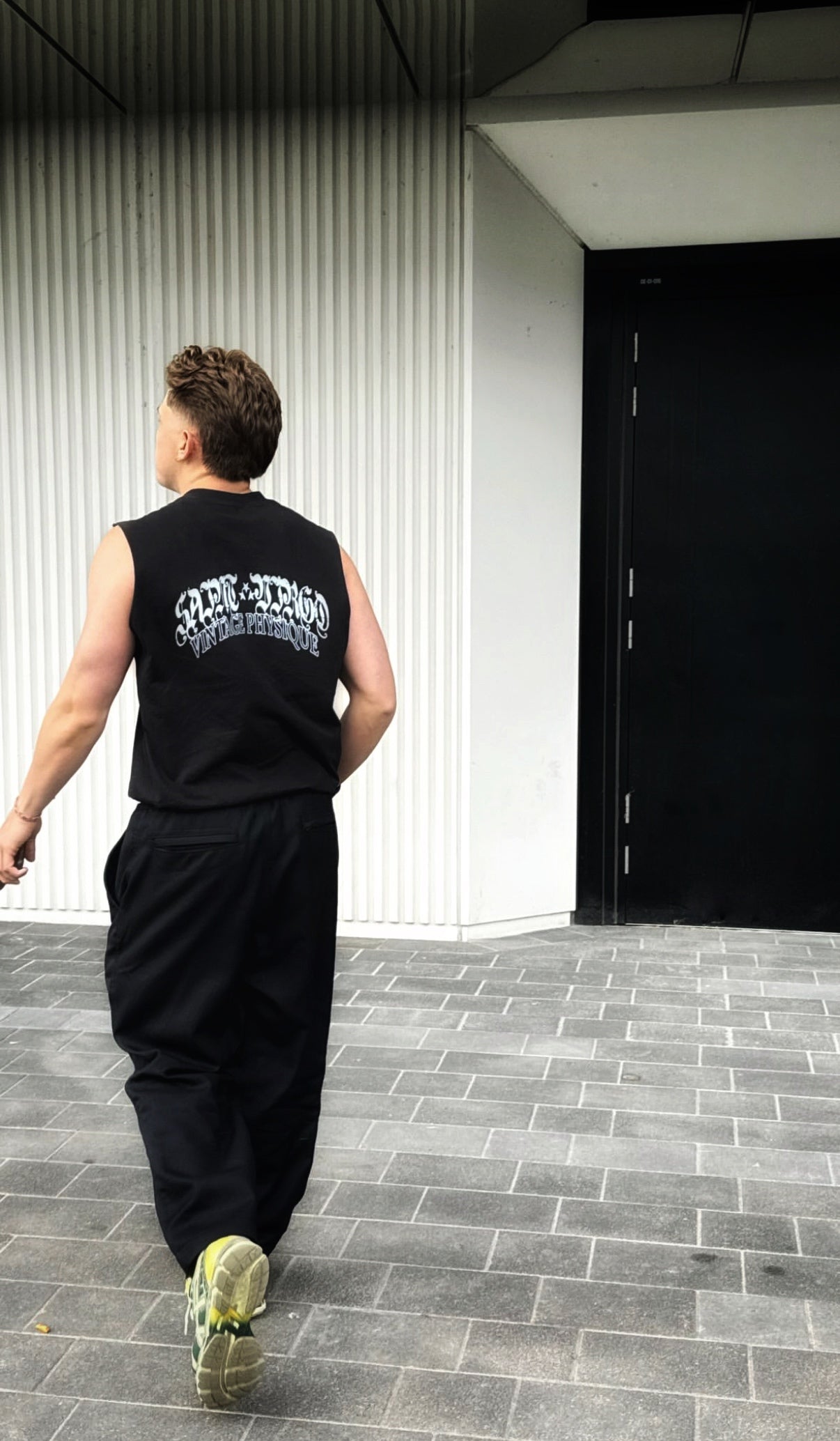VINTAGE PHYSIQUE | Washed Black Cut Off Tank